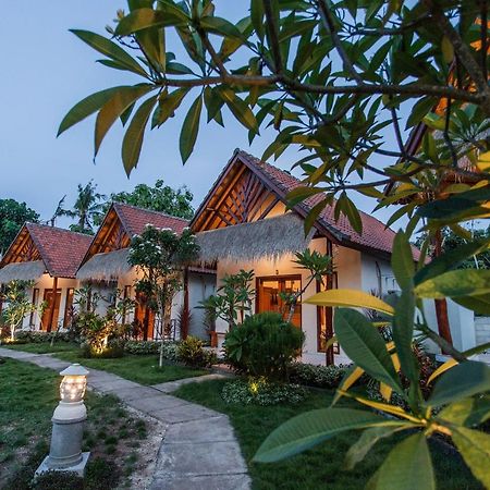 Camar Cottage & Hostel Toyapakeh Ngoại thất bức ảnh