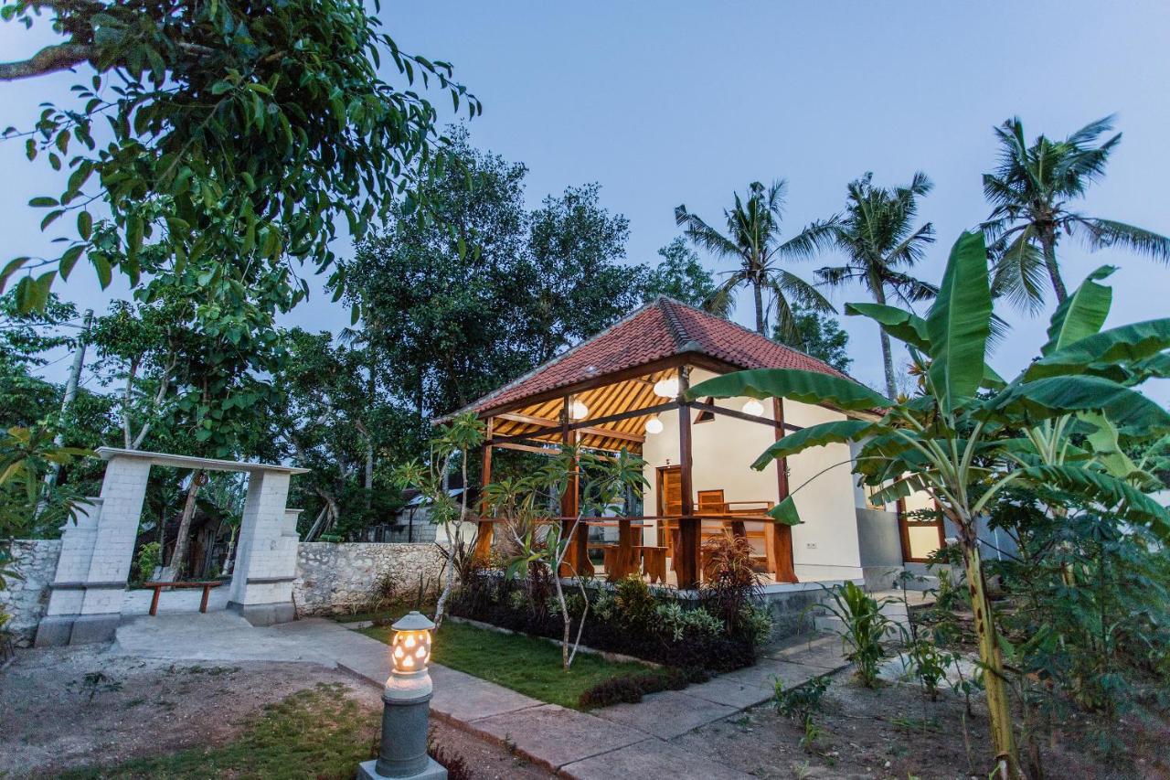 Camar Cottage & Hostel Toyapakeh Ngoại thất bức ảnh
