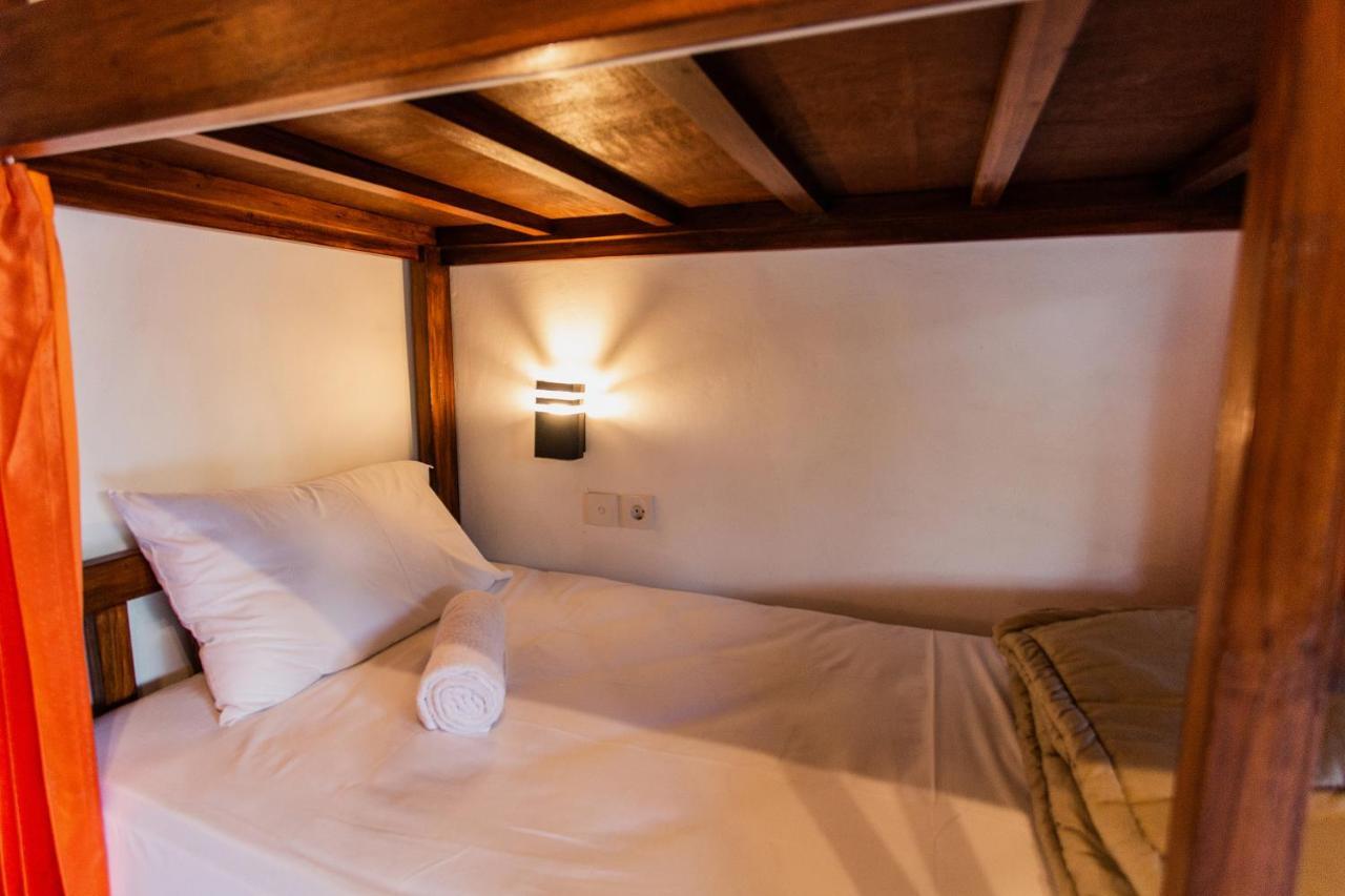 Camar Cottage & Hostel Toyapakeh Ngoại thất bức ảnh